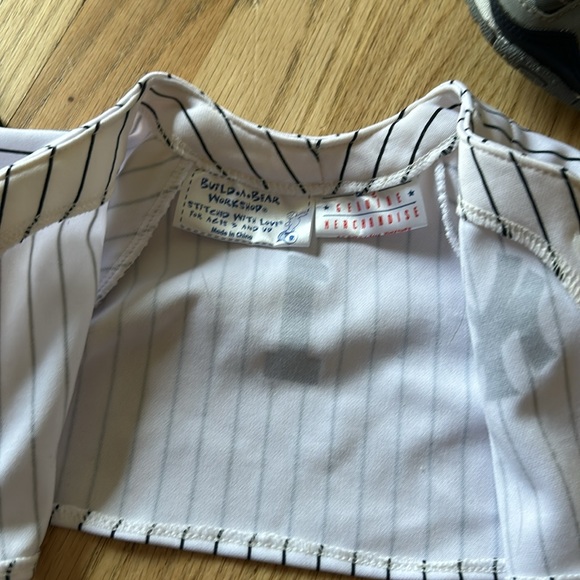Build-A-Bear NY Yankees Uniform with Accessories - Picture 7 of 14